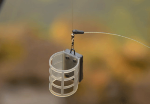 Cresta Plastic Cage Feeder Cresta