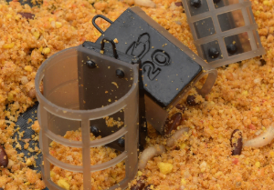 Cresta Plastic Cage Feeder Cresta